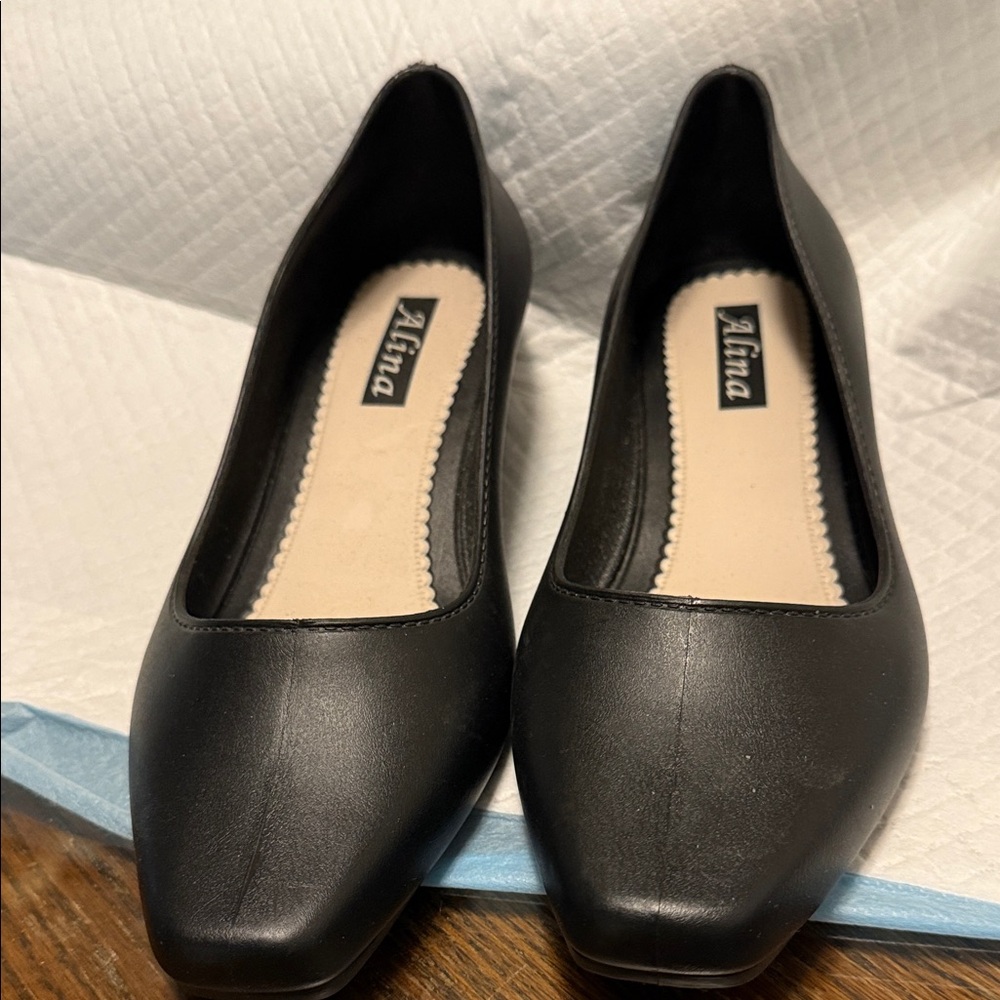 Alina Black Women's Shoes like new style and comfort all together